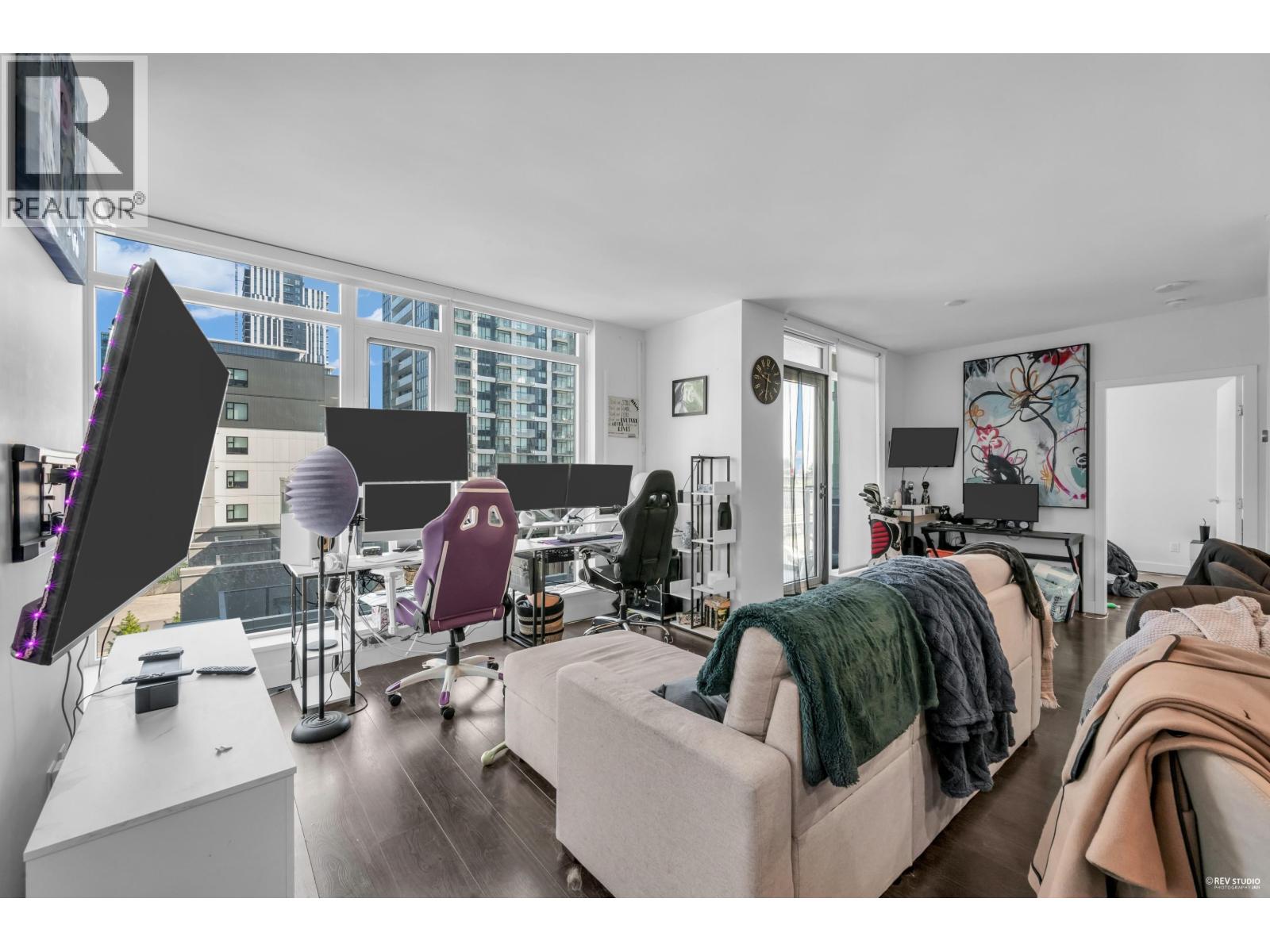 Photo 6 of 408 6398 Silver Avenue, Burnaby BC
