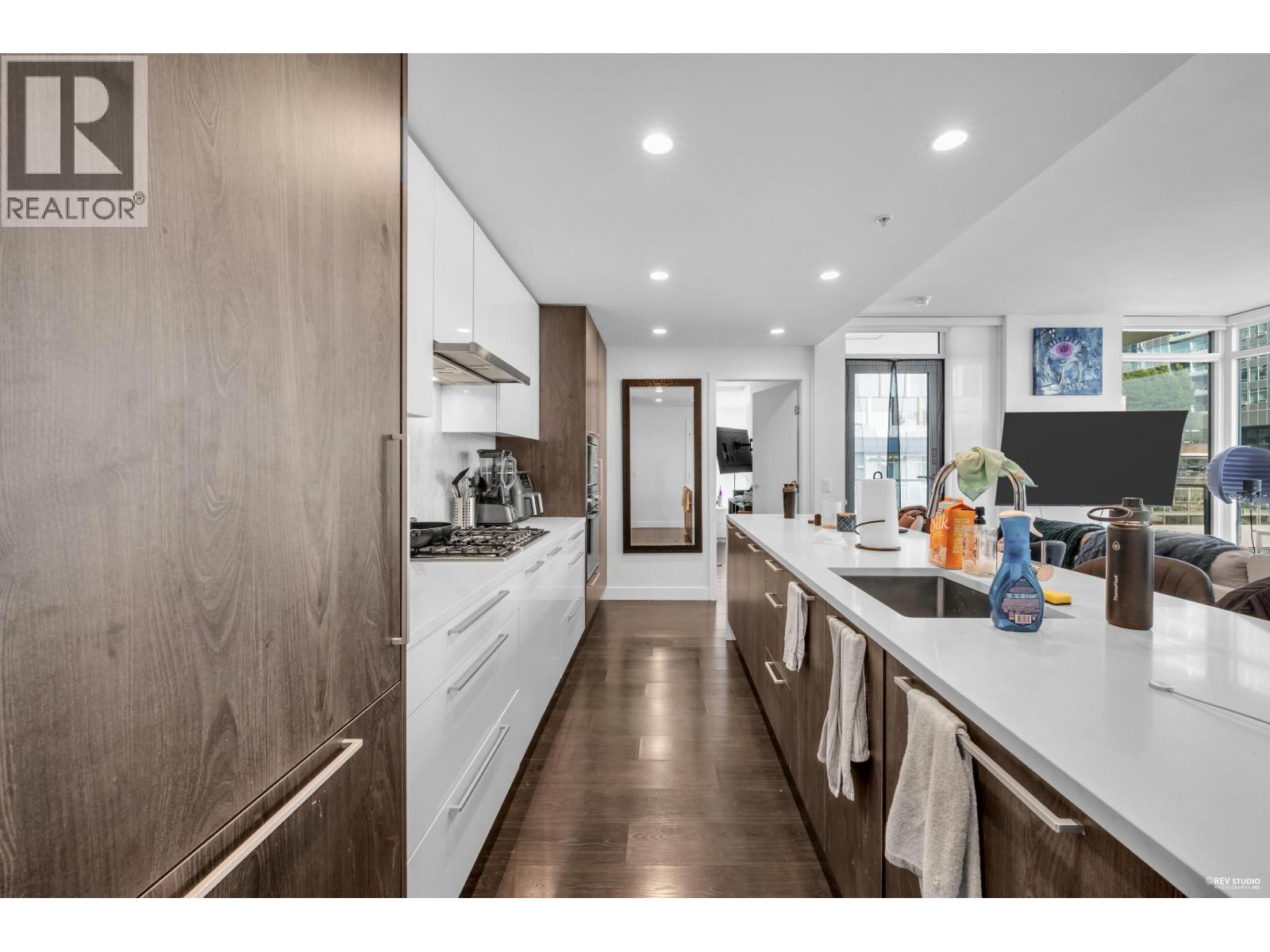 Photo 8 of 408 6398 Silver Avenue, Burnaby BC
