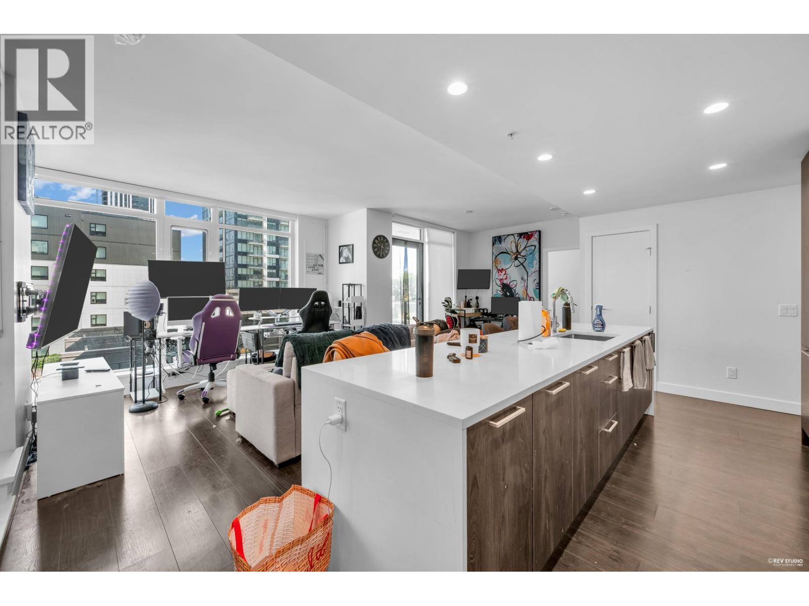Photo 12 of 408 6398 Silver Avenue, Burnaby BC