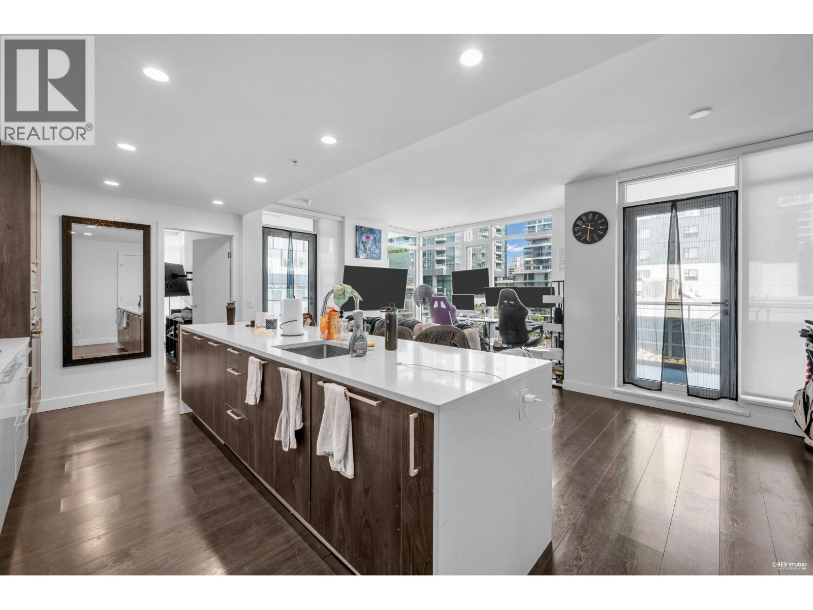 Photo 14 of 408 6398 Silver Avenue, Burnaby BC