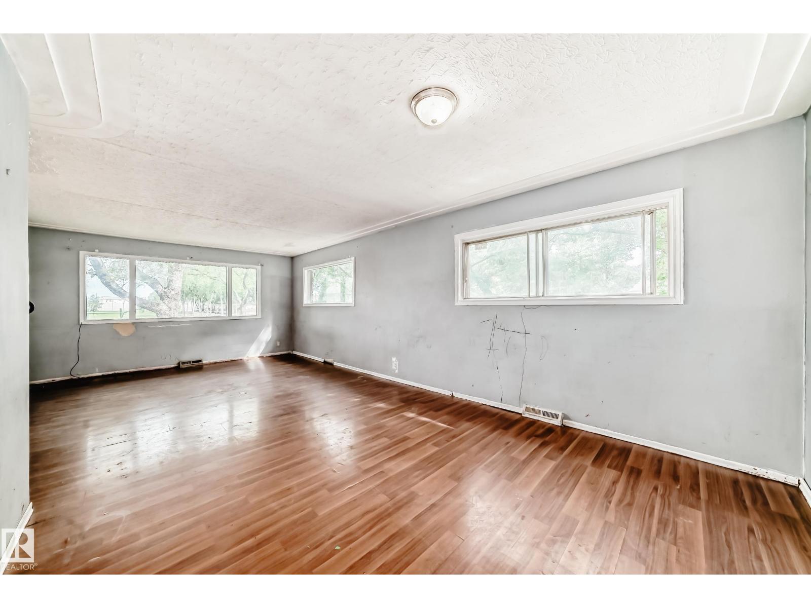 Photo 31 of 8303 124 Av Nw, Edmonton AB