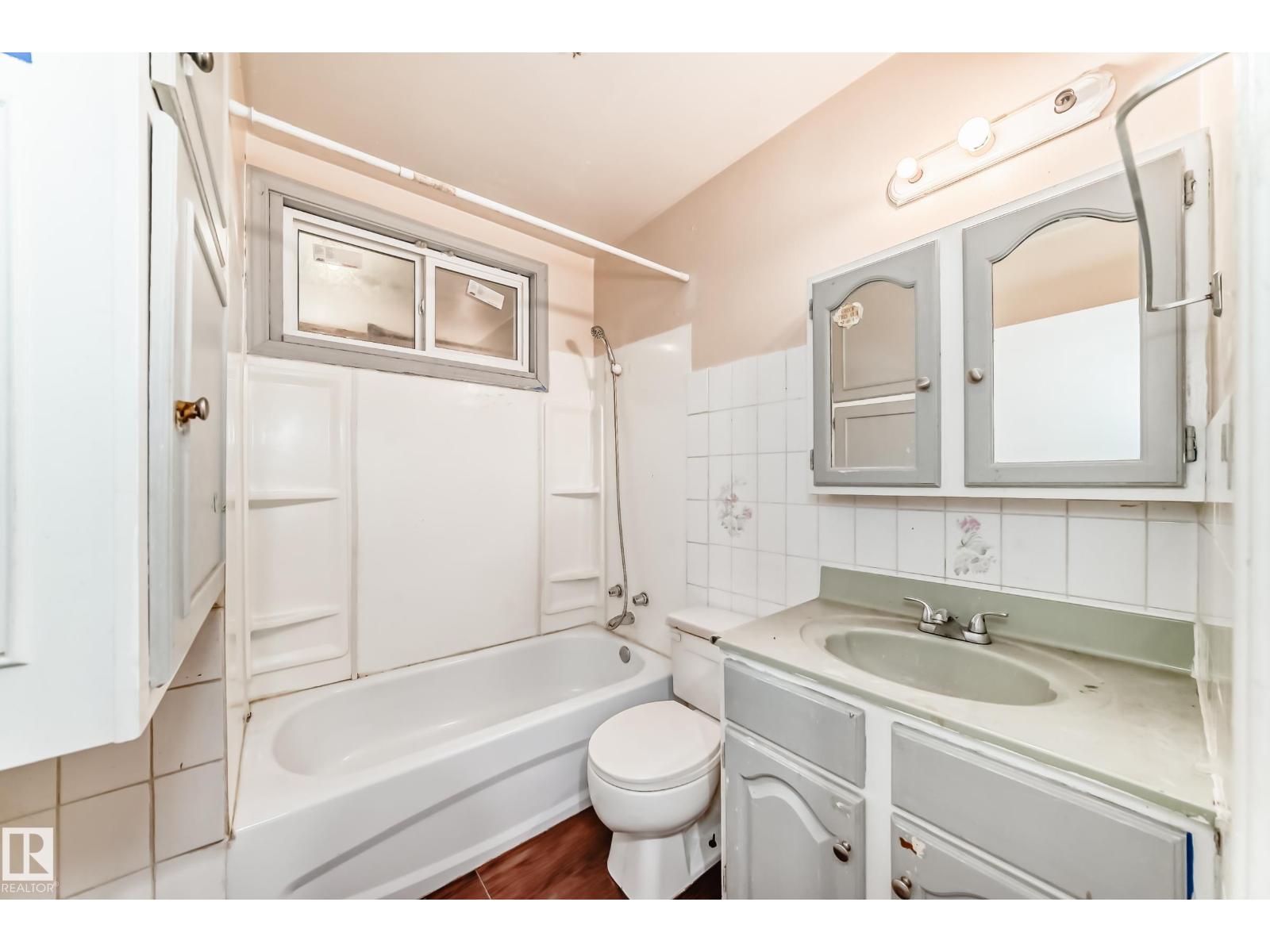 Photo 10 of 8303 124 Av Nw, Edmonton AB