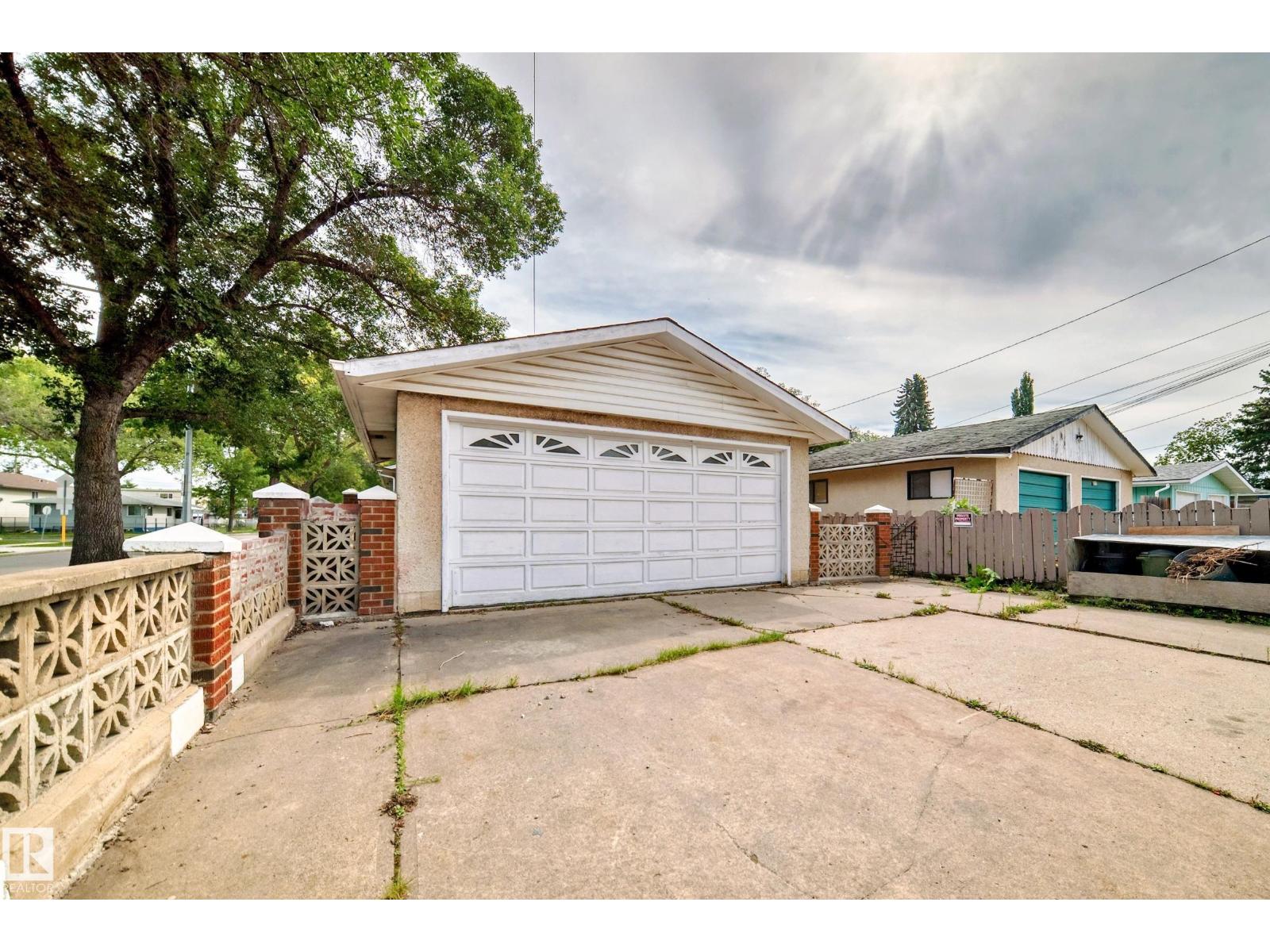 Photo 2 of 8303 124 Av Nw, Edmonton AB