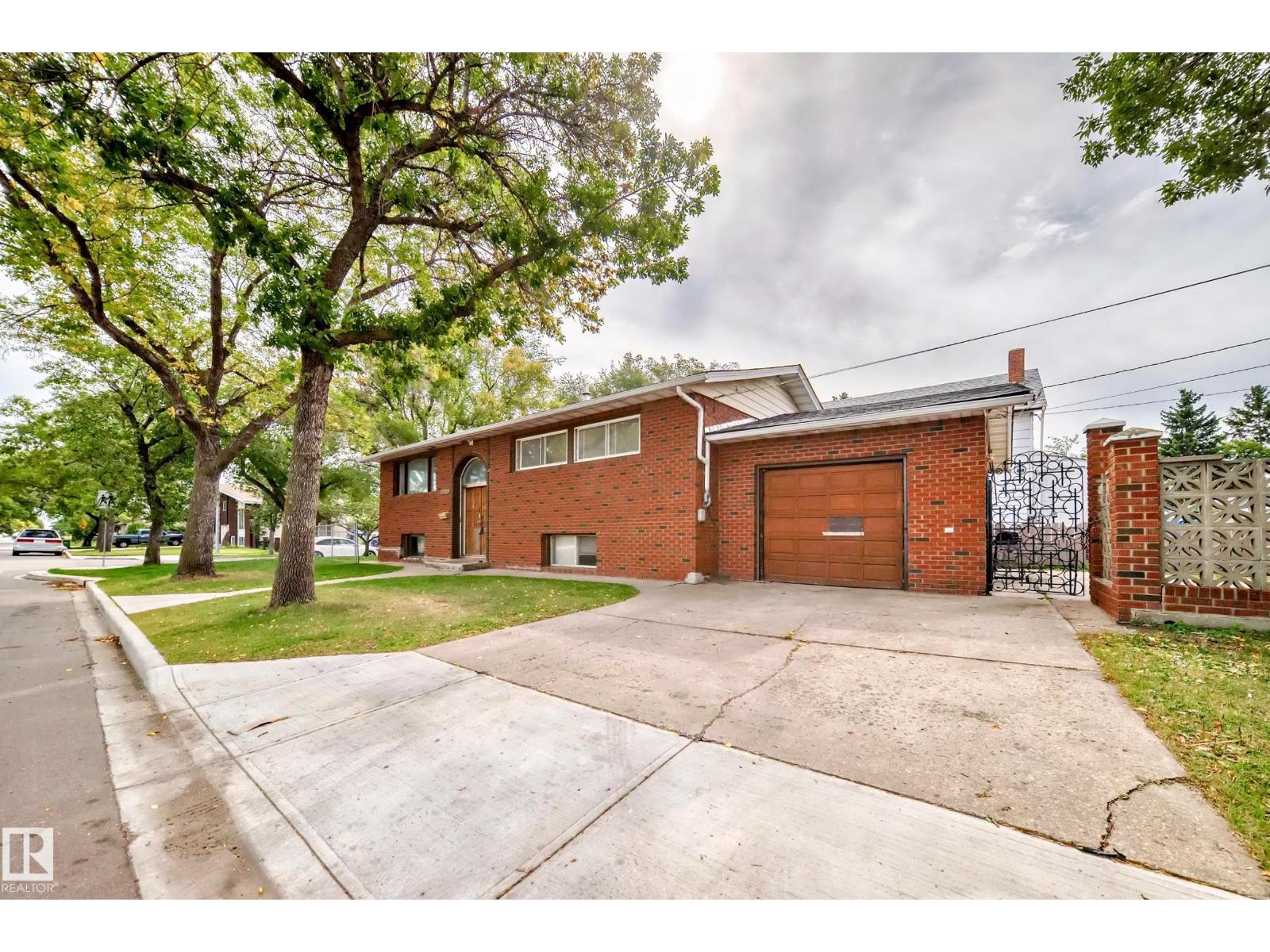 Photo 23 of 8303 124 Av Nw, Edmonton AB
