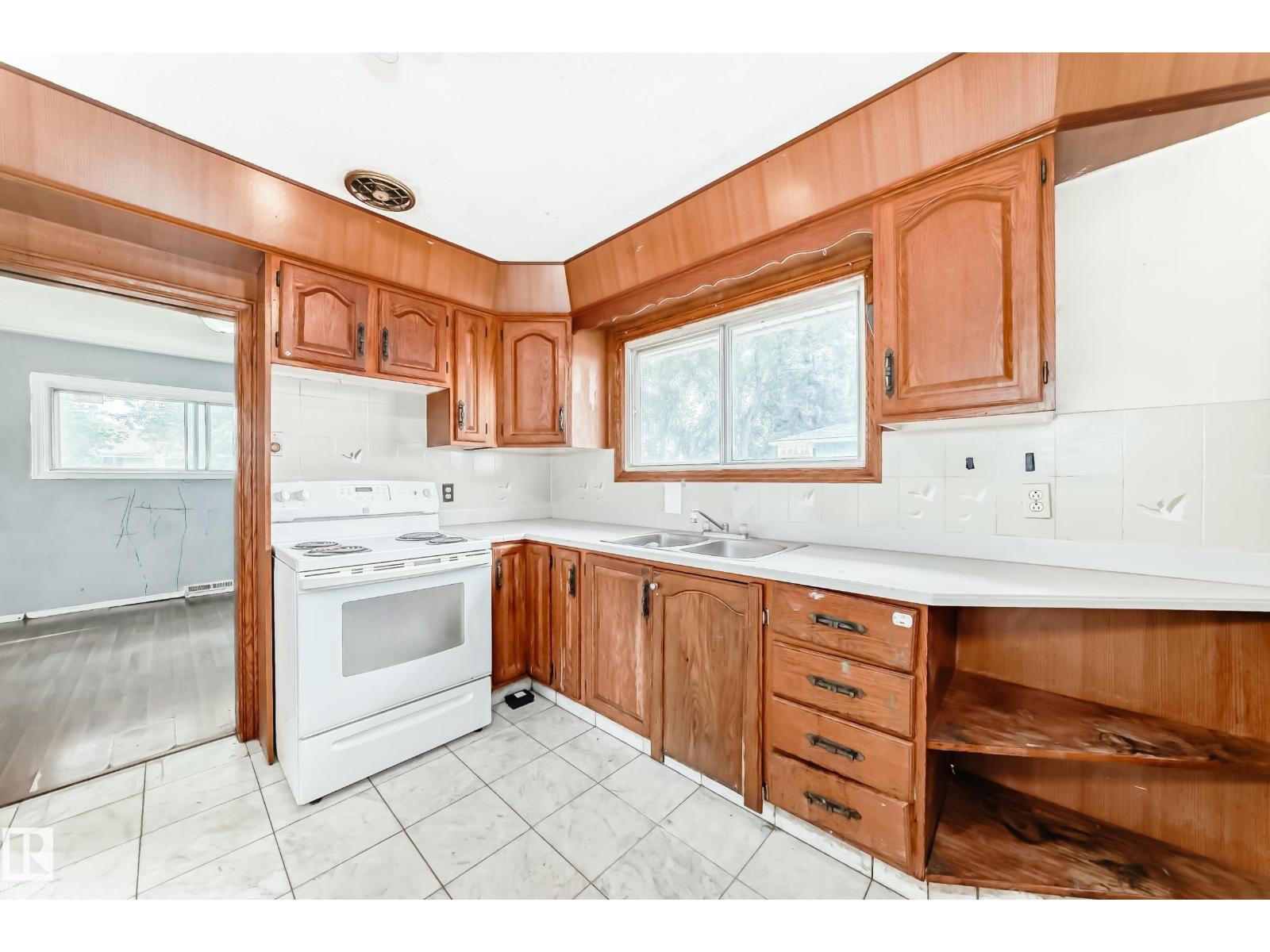 Photo 33 of 8303 124 Av Nw, Edmonton AB