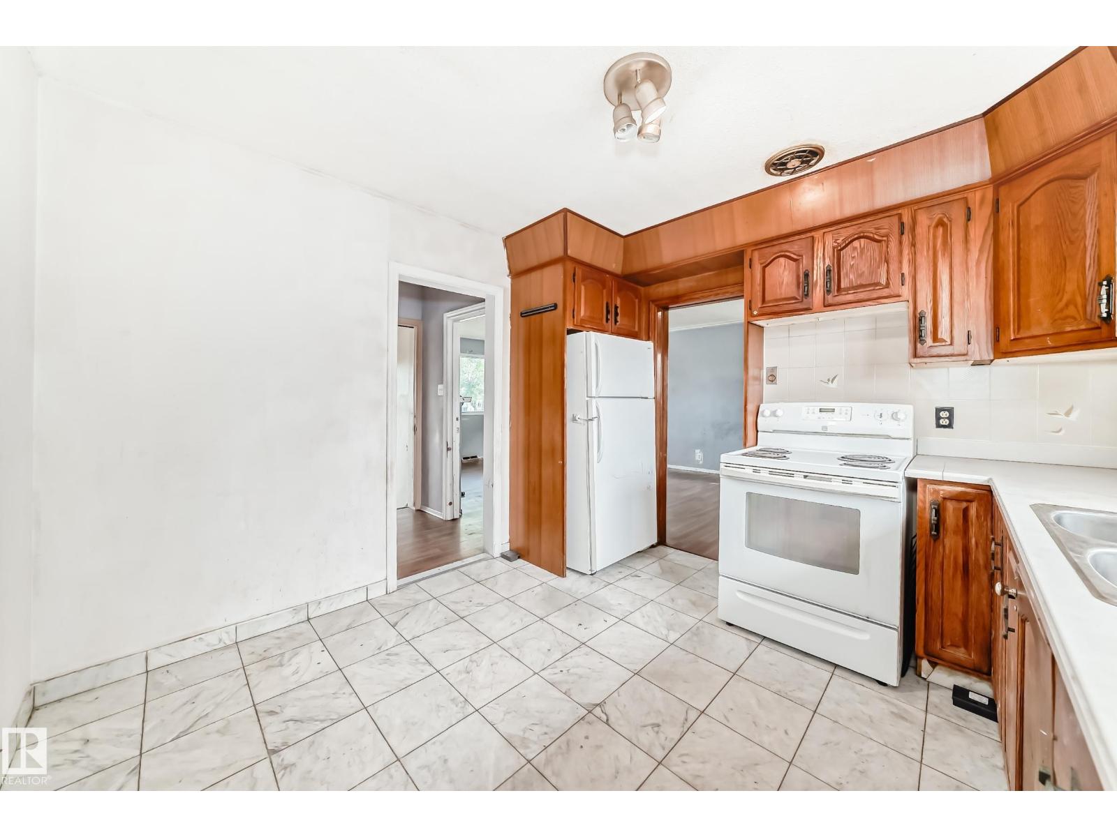 Photo 18 of 8303 124 Av Nw, Edmonton AB