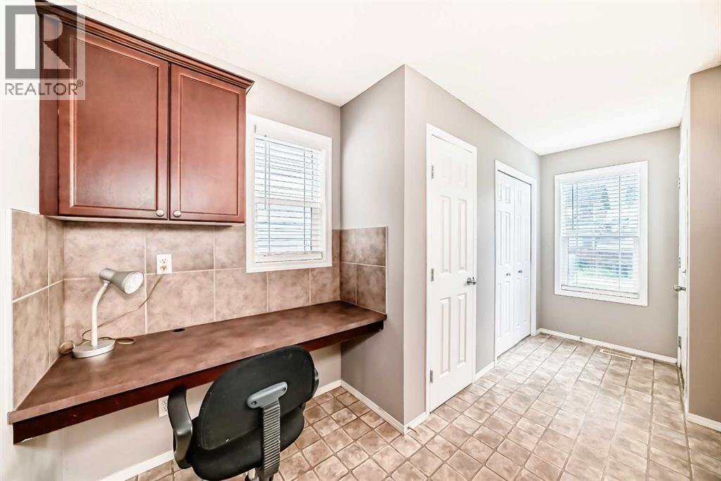 Photo 10 of 135 Copperstone Grove Se, Calgary AB