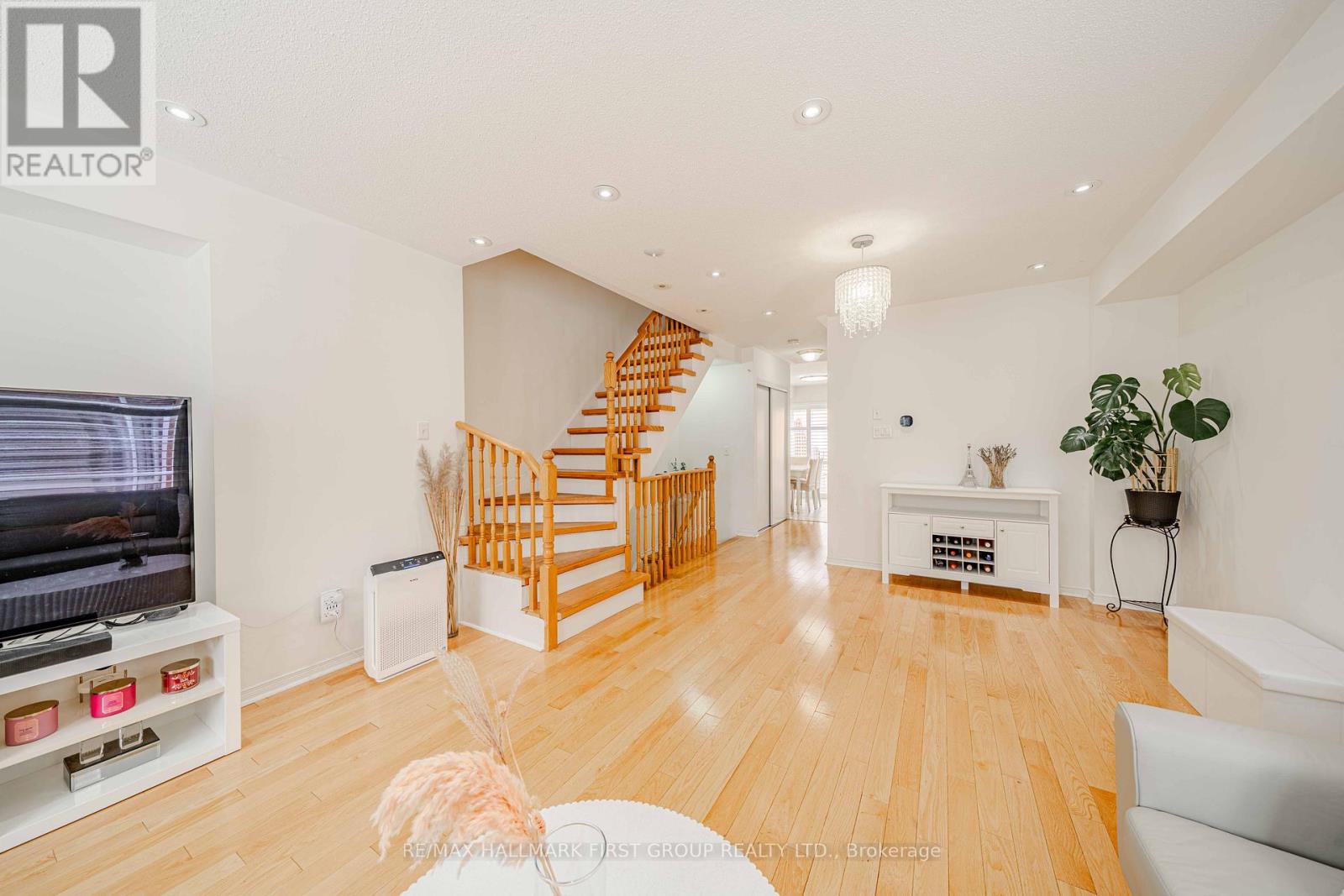Photo 32 of 1 2790 Eglinton Avenue E, Toronto ON