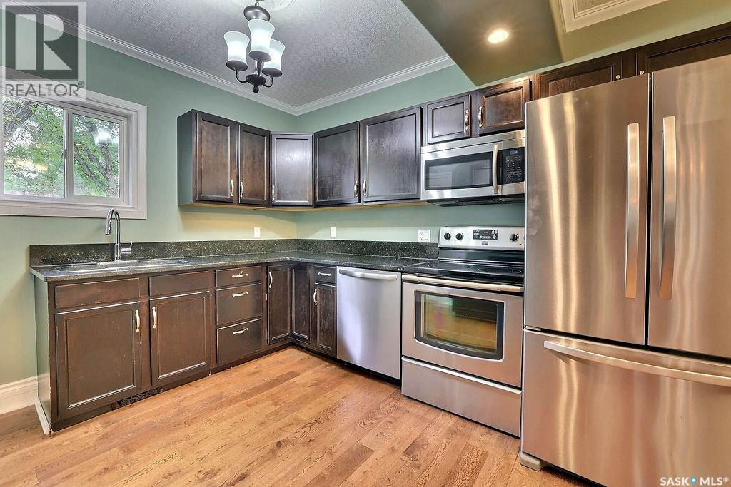 Photo 13 of 936 College Avenue, Regina SK