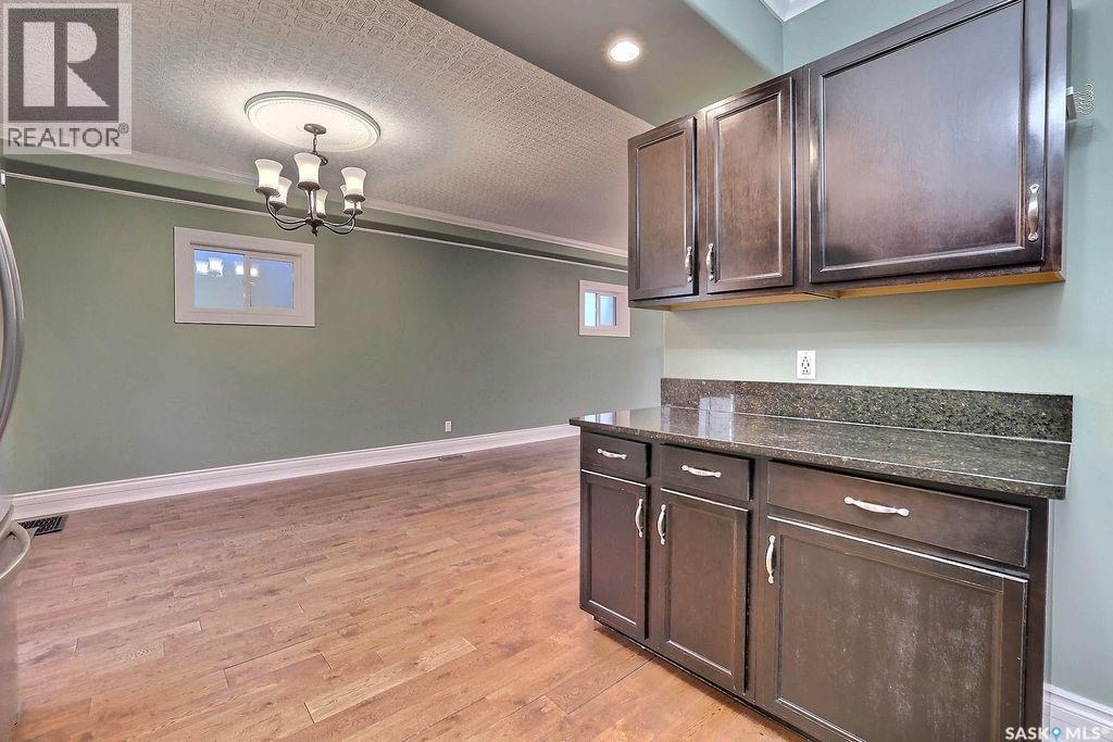 Photo 14 of 936 College Avenue, Regina SK