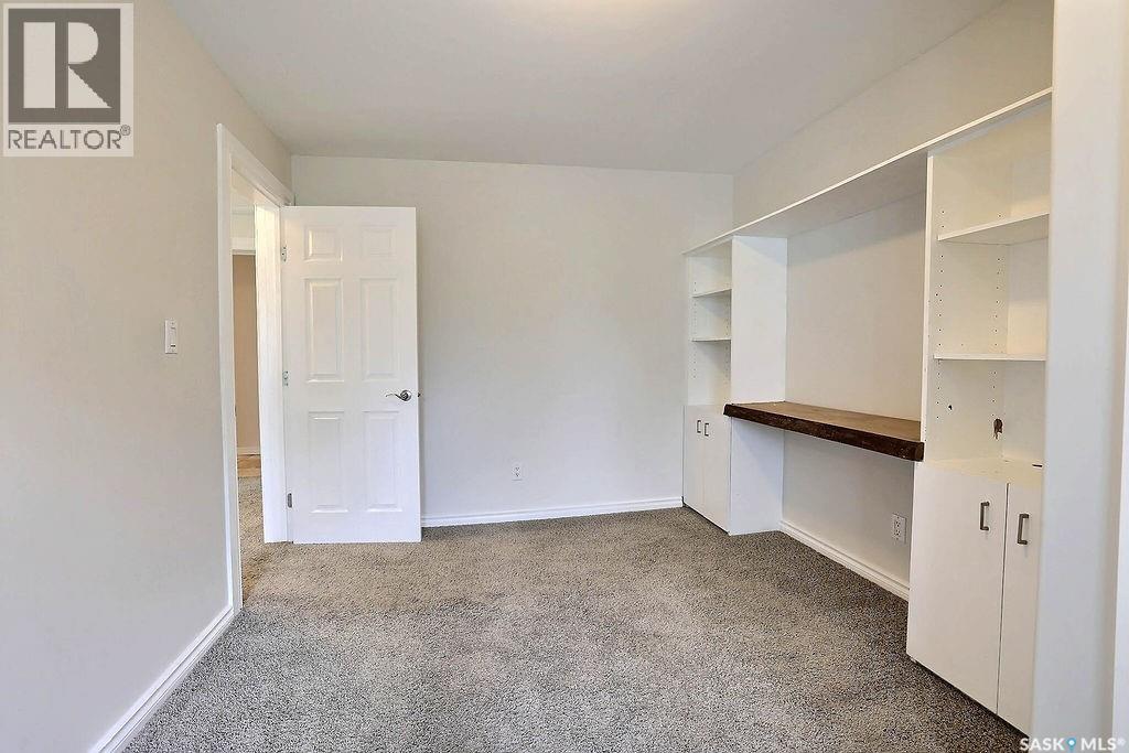 Photo 19 of 936 College Avenue, Regina SK