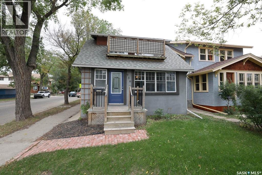 Photo 2 of 936 College Avenue, Regina SK