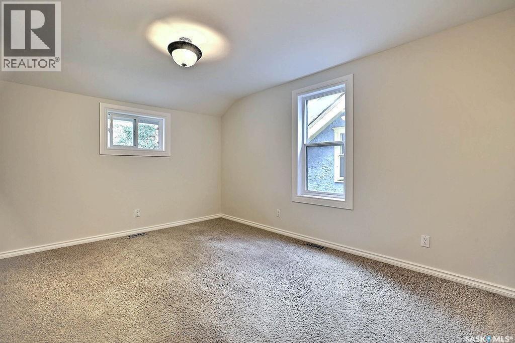 Photo 21 of 936 College Avenue, Regina SK