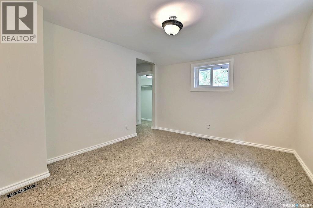 Photo 22 of 936 College Avenue, Regina SK