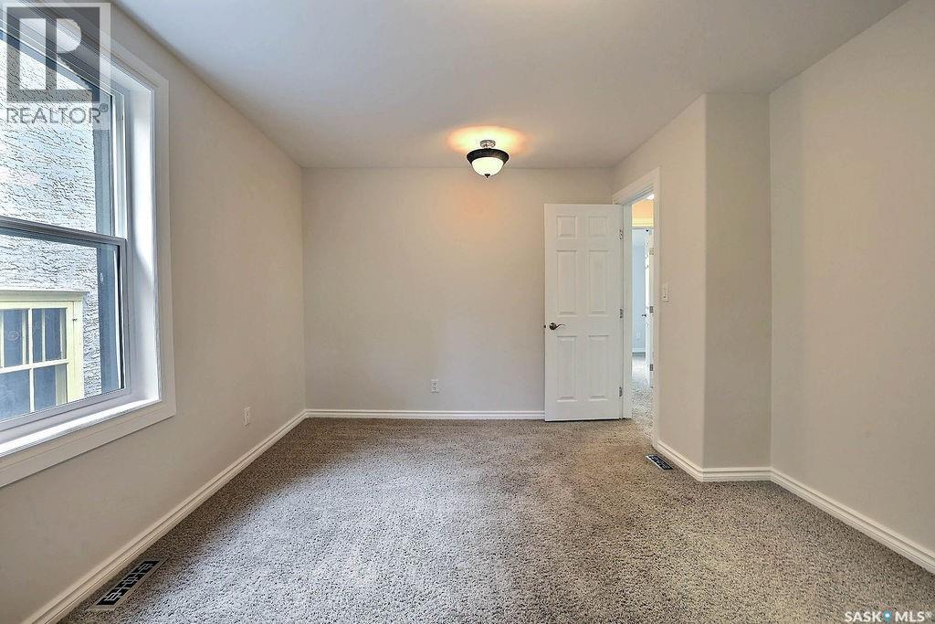 Photo 23 of 936 College Avenue, Regina SK