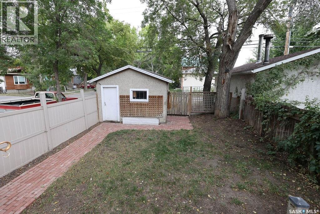 Photo 35 of 936 College Avenue, Regina SK
