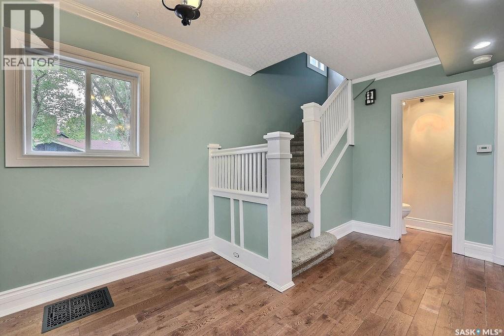 Photo 5 of 936 College Avenue, Regina SK