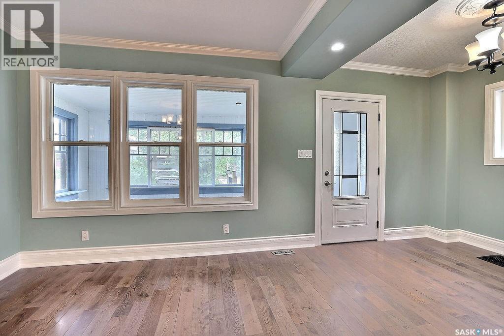 Photo 6 of 936 College Avenue, Regina SK