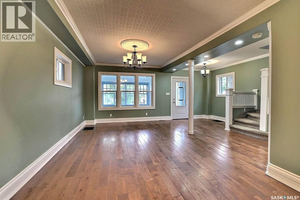 Photo 9 of 936 College Avenue, Regina SK