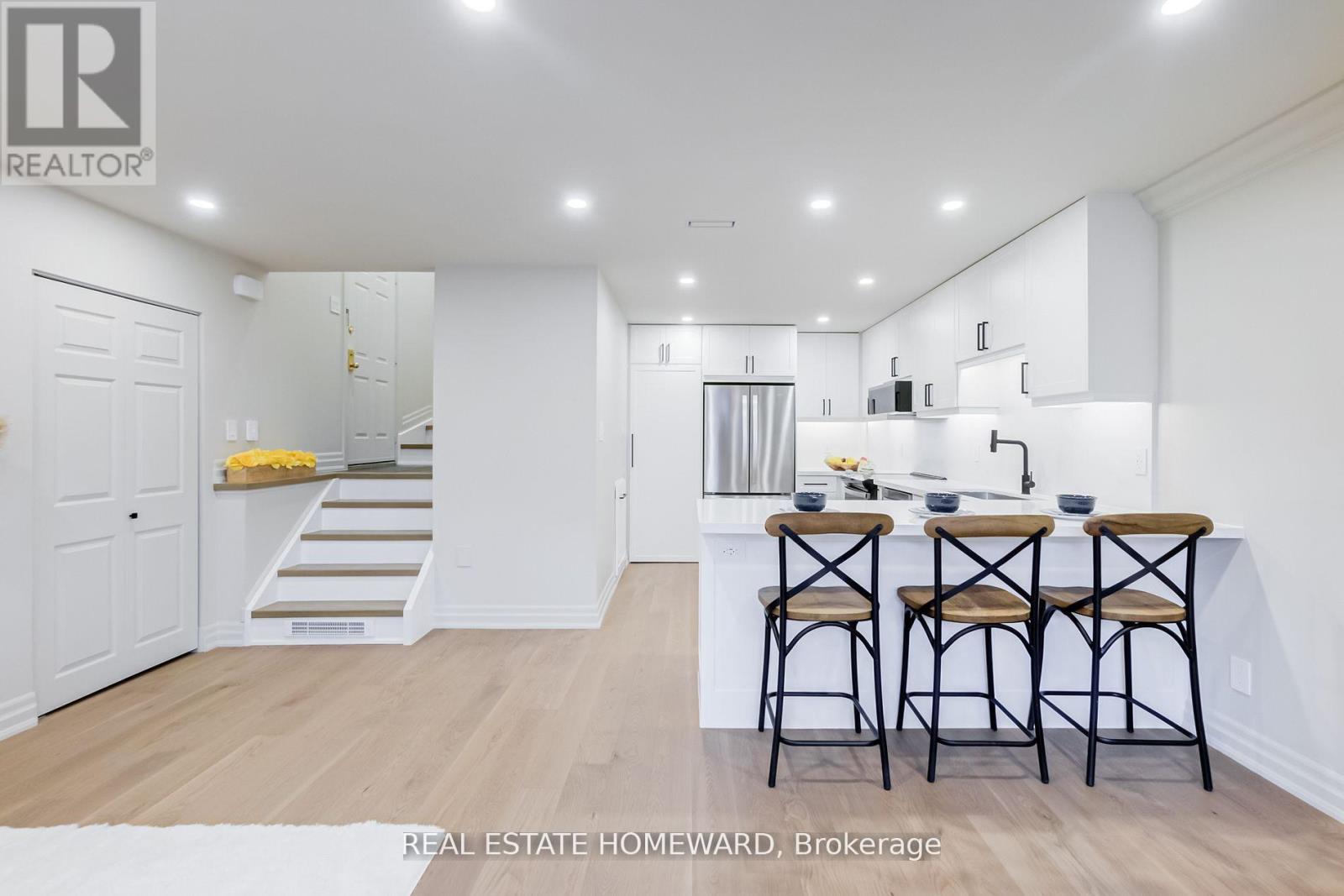 Photo 10 of Th 10 100 Arbors Lane, Vaughan ON
