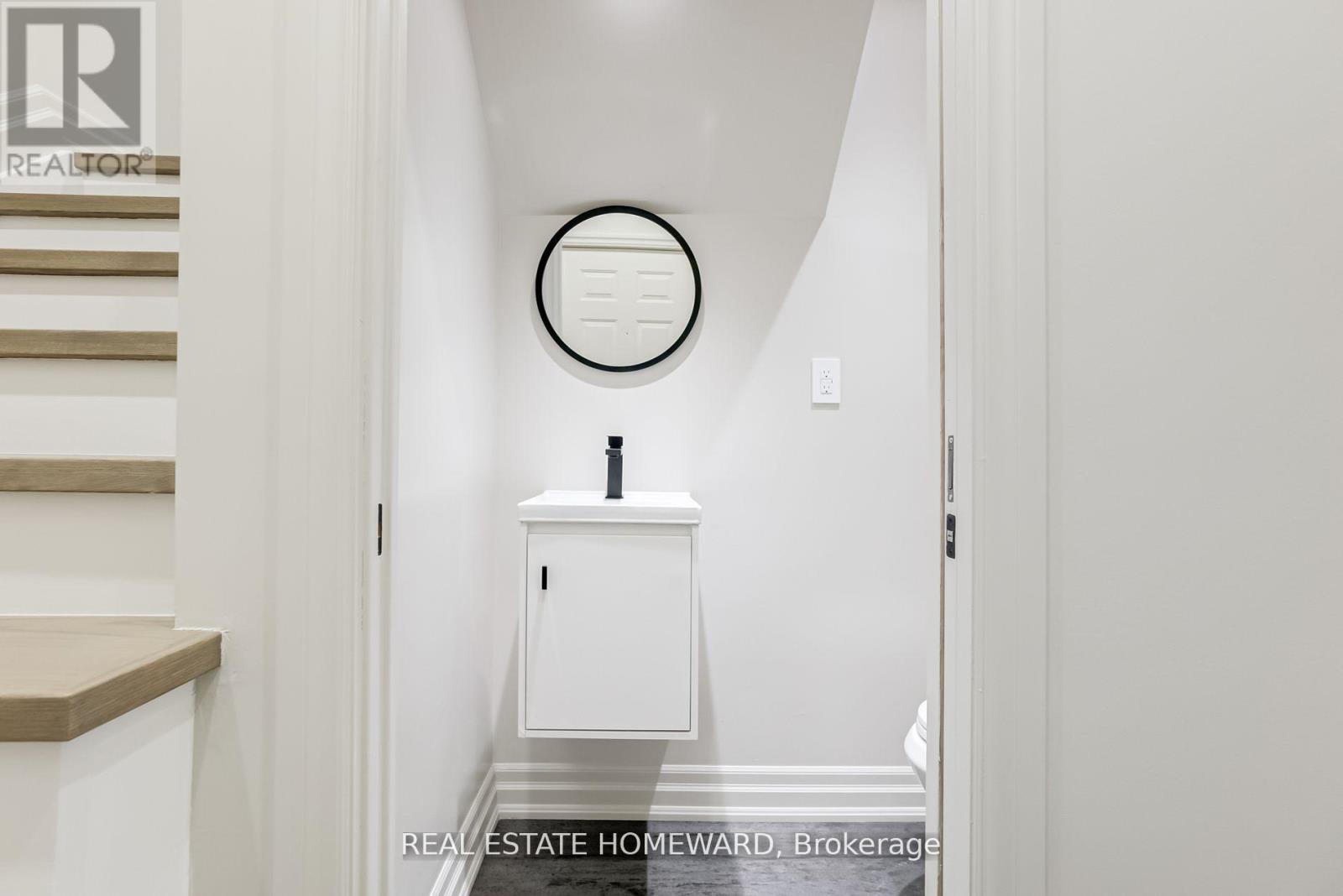 Photo 3 of Th 10 100 Arbors Lane, Vaughan ON