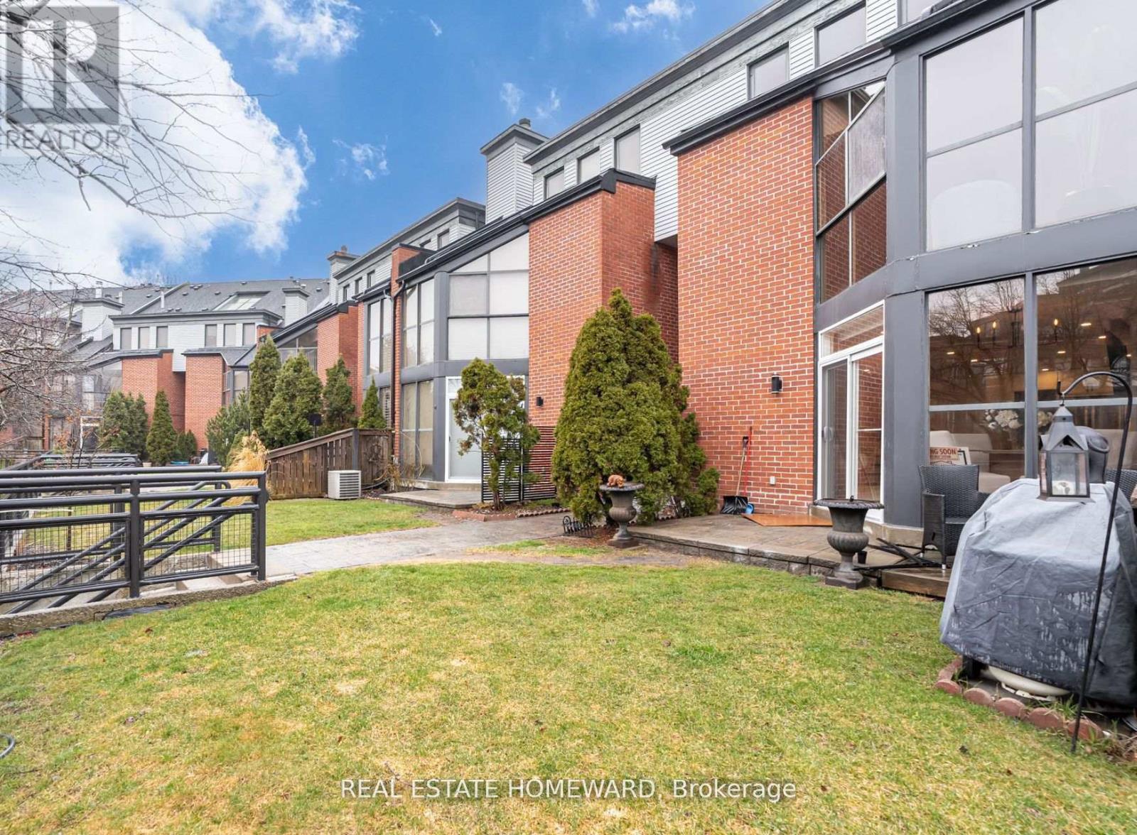 Photo 33 of Th 10 100 Arbors Lane, Vaughan ON