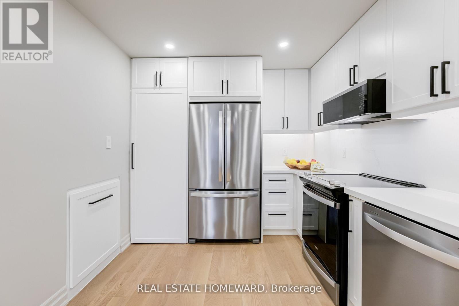 Photo 4 of Th 10 100 Arbors Lane, Vaughan ON