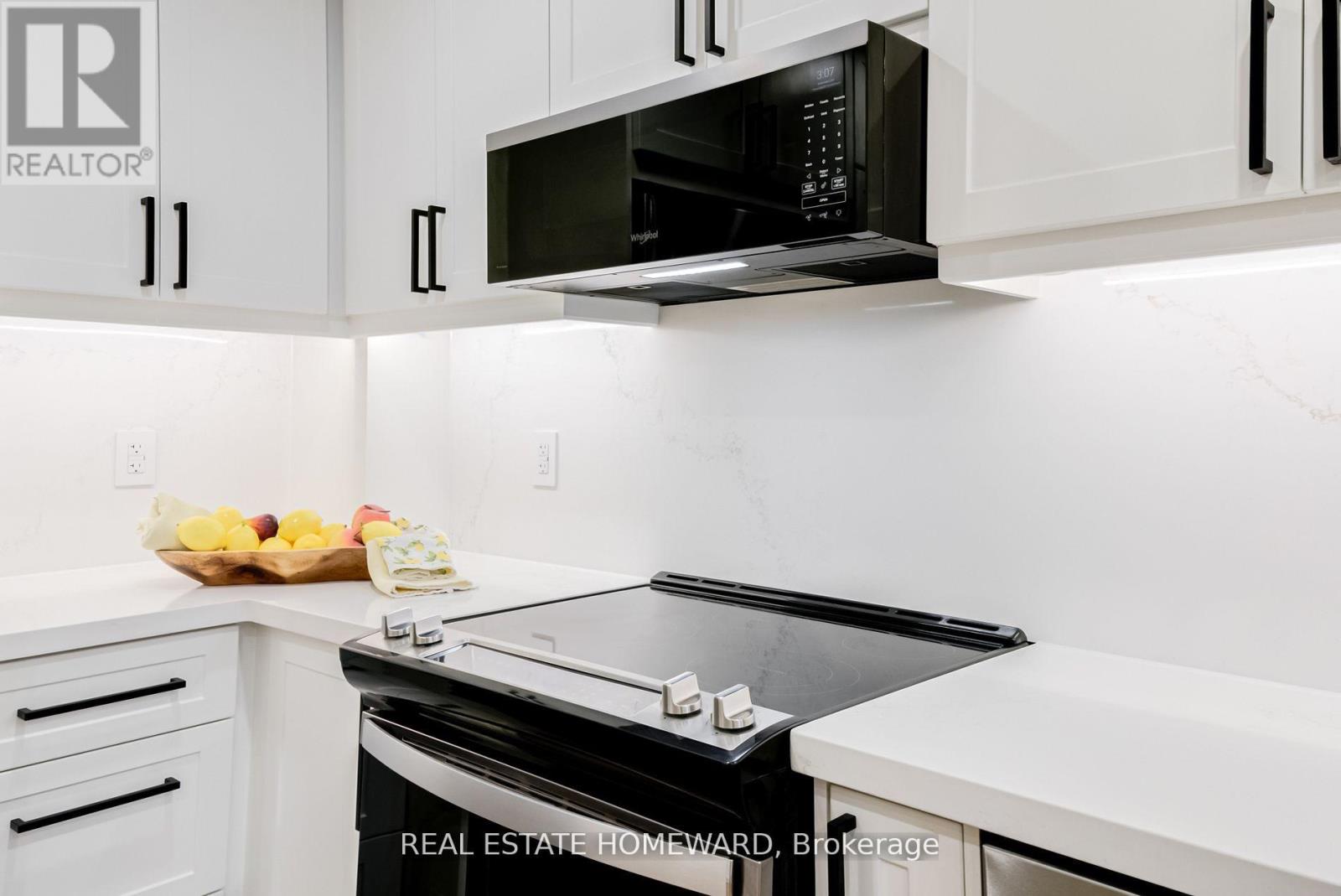 Photo 5 of Th 10 100 Arbors Lane, Vaughan ON