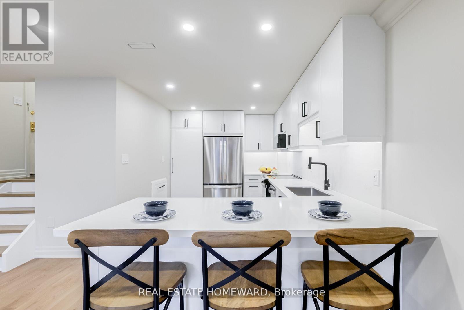 Photo 7 of Th 10 100 Arbors Lane, Vaughan ON