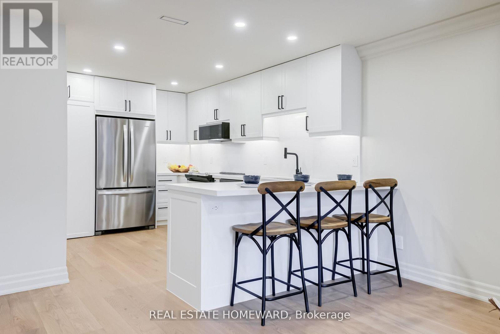 Photo 8 of Th 10 100 Arbors Lane, Vaughan ON