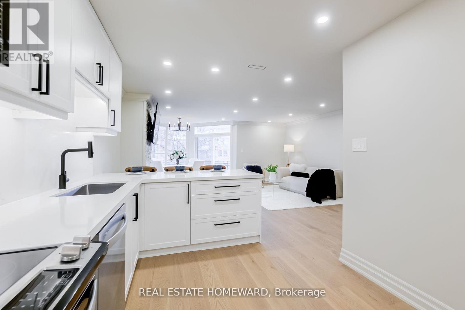 Photo 9 of Th 10 100 Arbors Lane, Vaughan ON