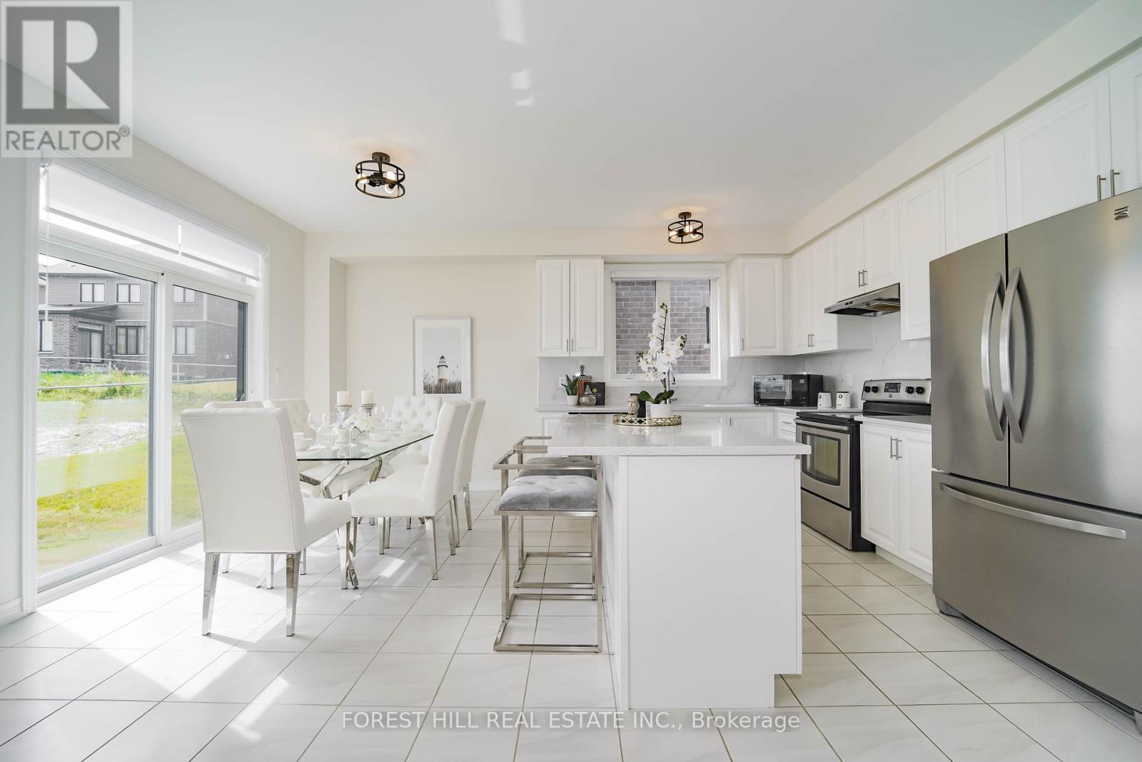 Photo 10 of 29 Kingsbury Trail, Barrie ON