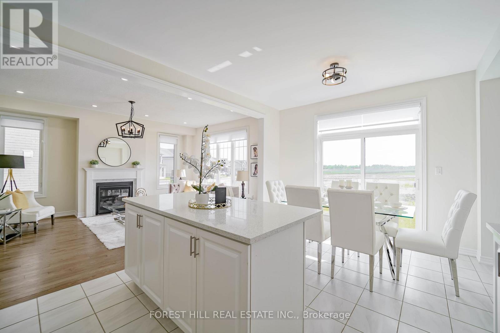 Photo 13 of 29 Kingsbury Trail, Barrie ON