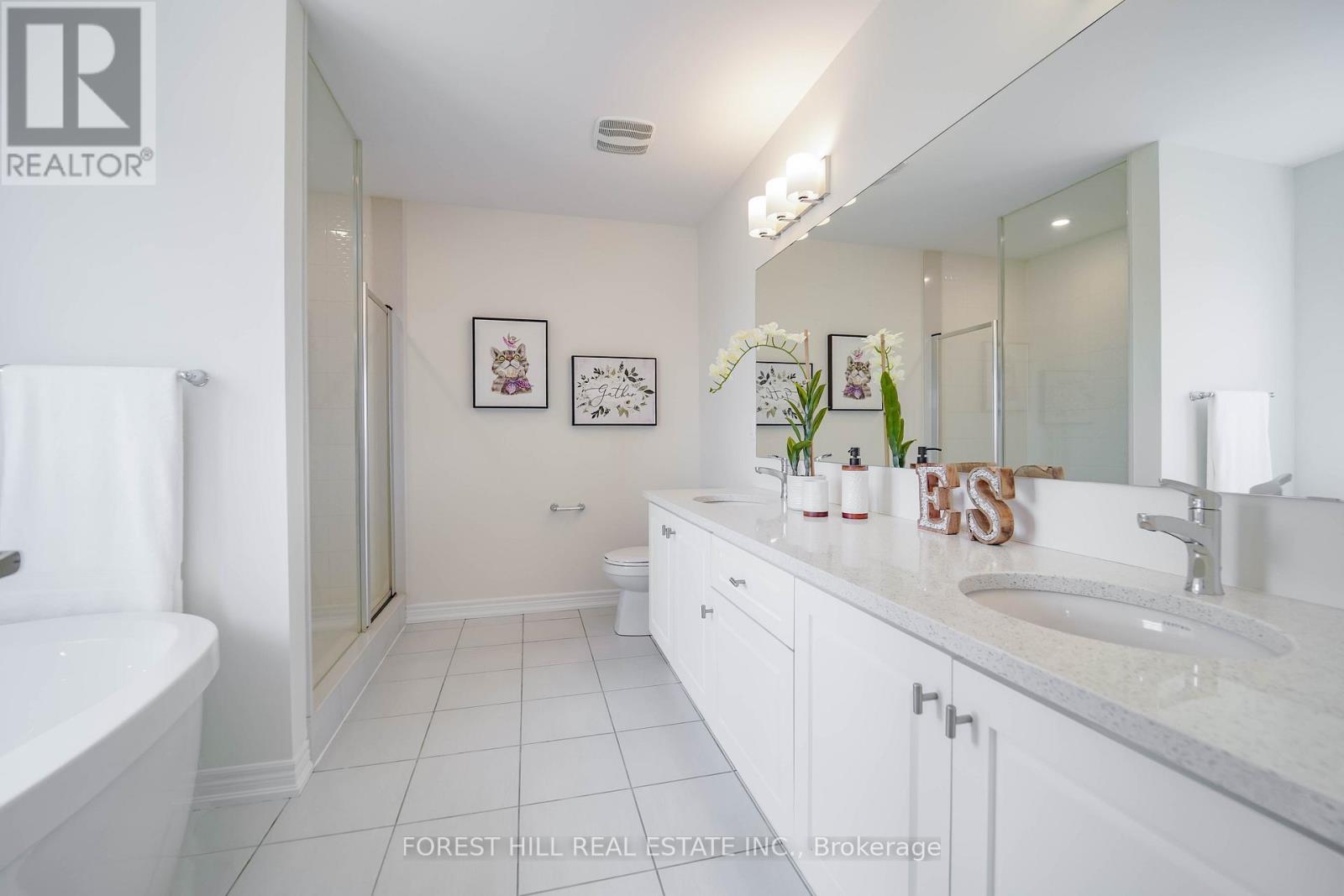 Photo 18 of 29 Kingsbury Trail, Barrie ON