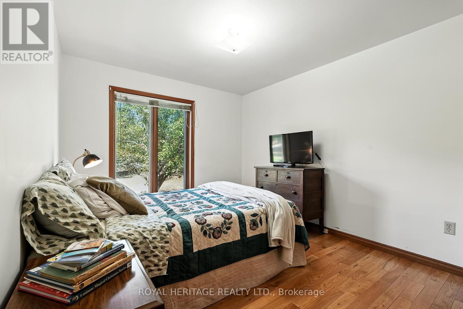 Single Family House Raised bungalow for Sale in  HALIBURTON COUNTY ROAD  ROAD Highlands East (Glamorgan) 