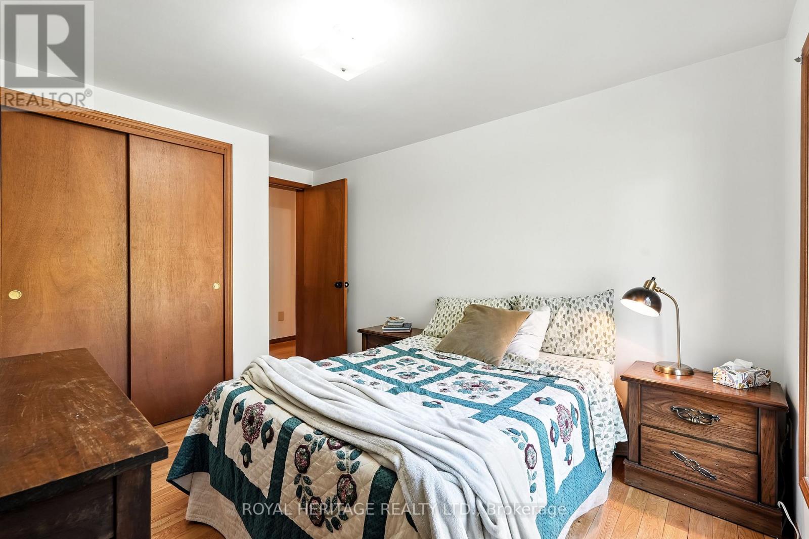 Single Family House Raised bungalow for Sale in  HALIBURTON COUNTY ROAD  ROAD Highlands East (Glamorgan) 