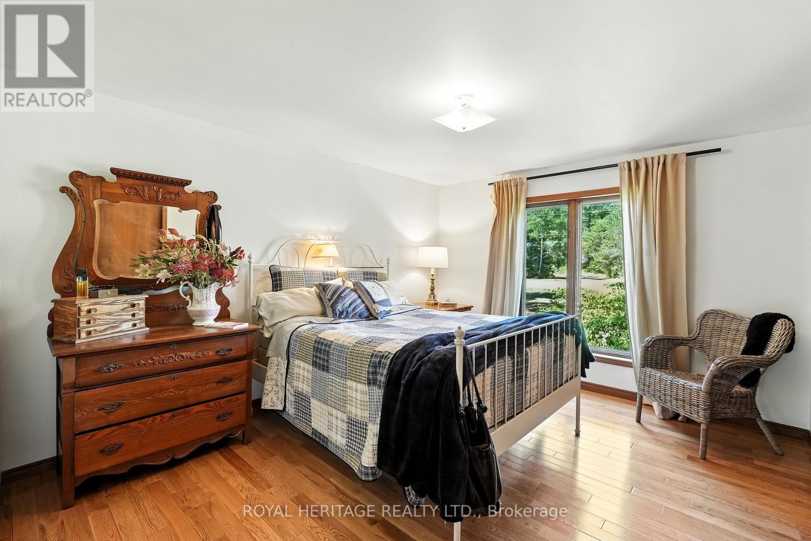 Single Family House Raised bungalow for Sale in  HALIBURTON COUNTY ROAD  ROAD Highlands East (Glamorgan) 