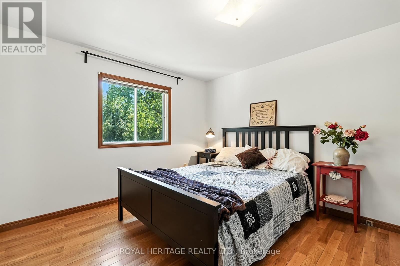 Single Family House Raised bungalow for Sale in  HALIBURTON COUNTY ROAD  ROAD Highlands East (Glamorgan) 