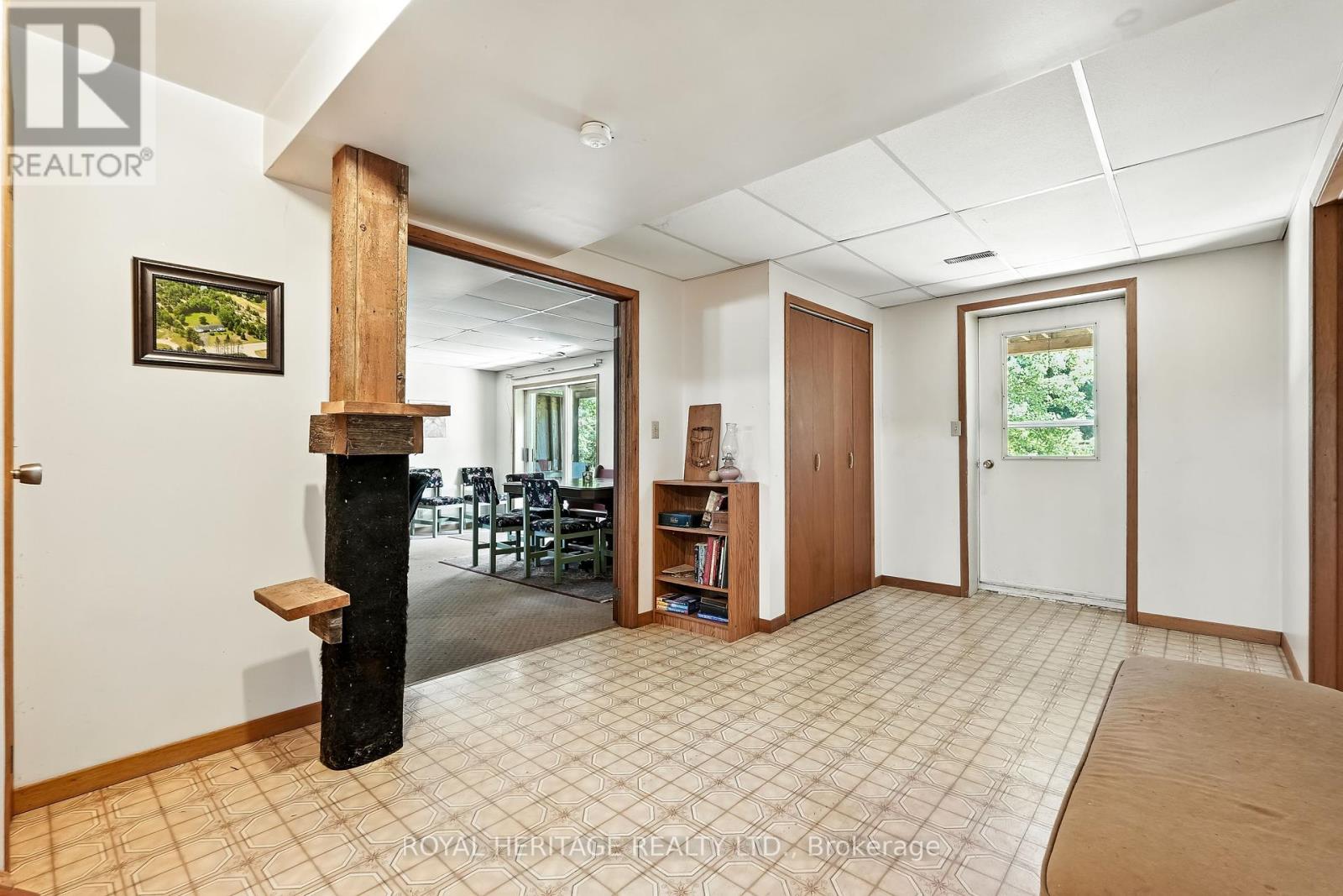 Single Family House Raised bungalow for Sale in  HALIBURTON COUNTY ROAD  ROAD Highlands East (Glamorgan) 