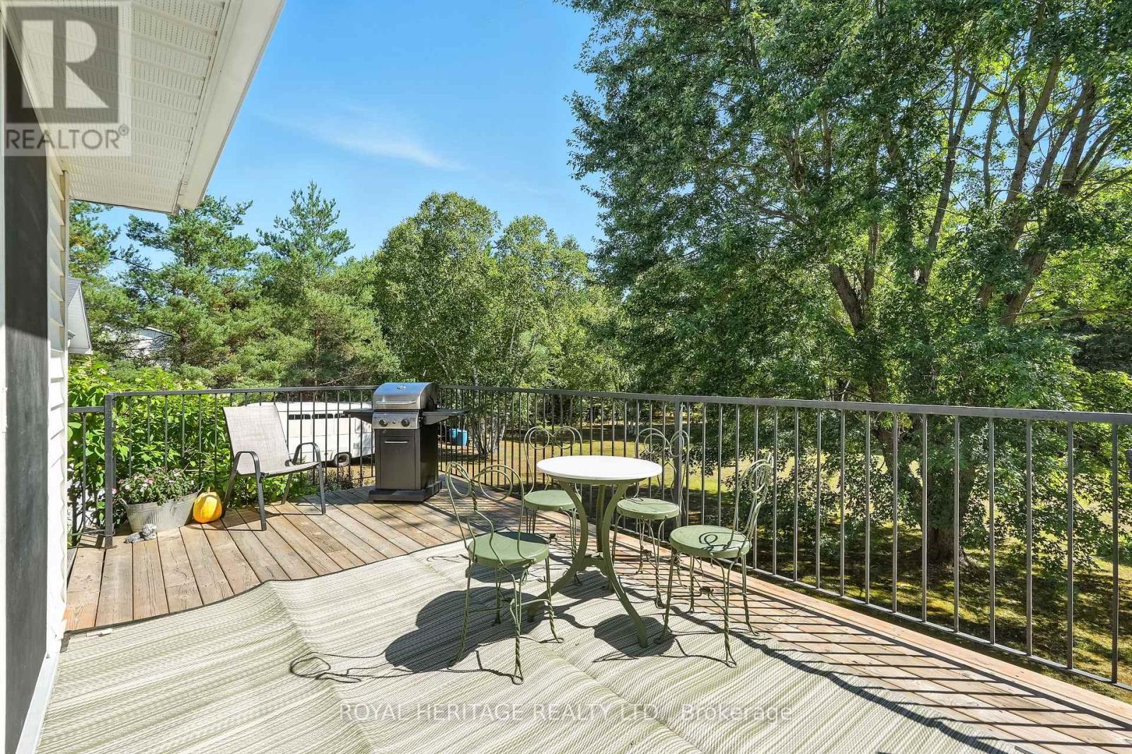 Single Family House Raised bungalow for Sale in  HALIBURTON COUNTY ROAD  ROAD Highlands East (Glamorgan) 