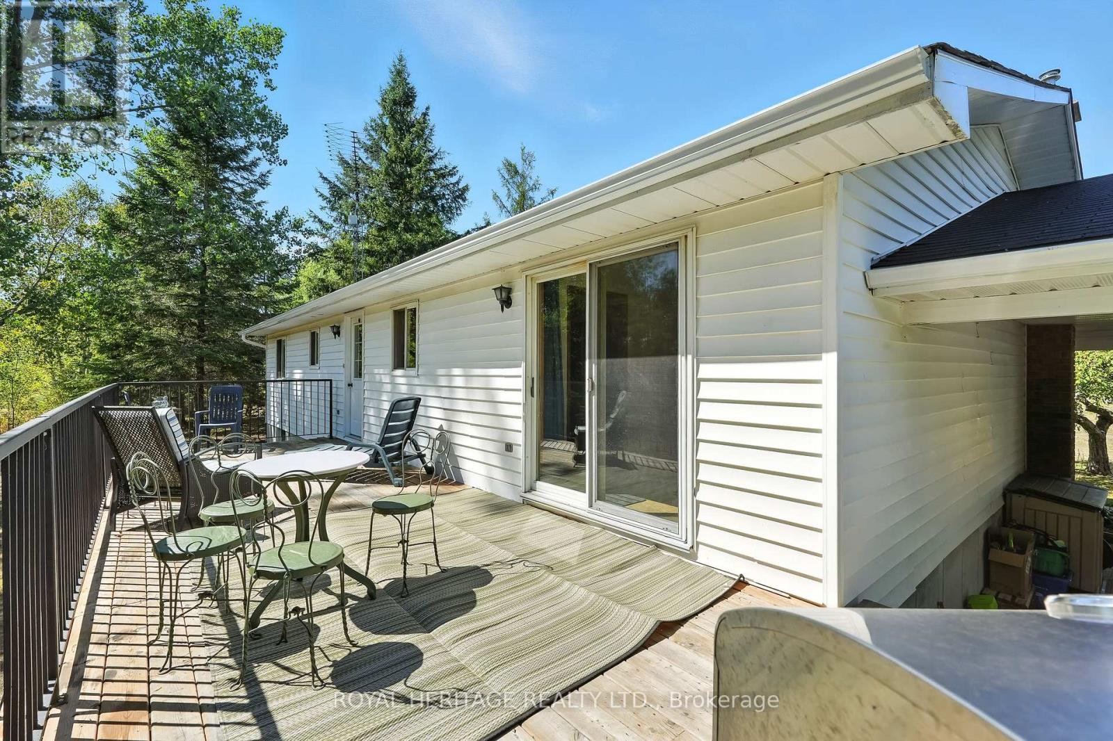 Single Family House Raised bungalow for Sale in  HALIBURTON COUNTY ROAD  ROAD Highlands East (Glamorgan) 