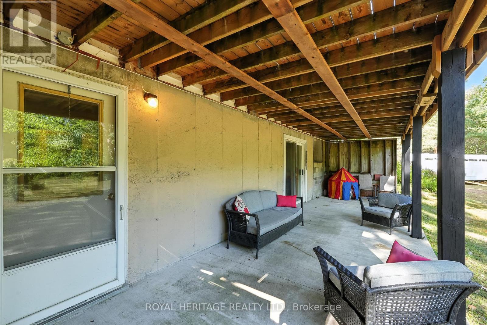 Single Family House Raised bungalow for Sale in  HALIBURTON COUNTY ROAD  ROAD Highlands East (Glamorgan) 