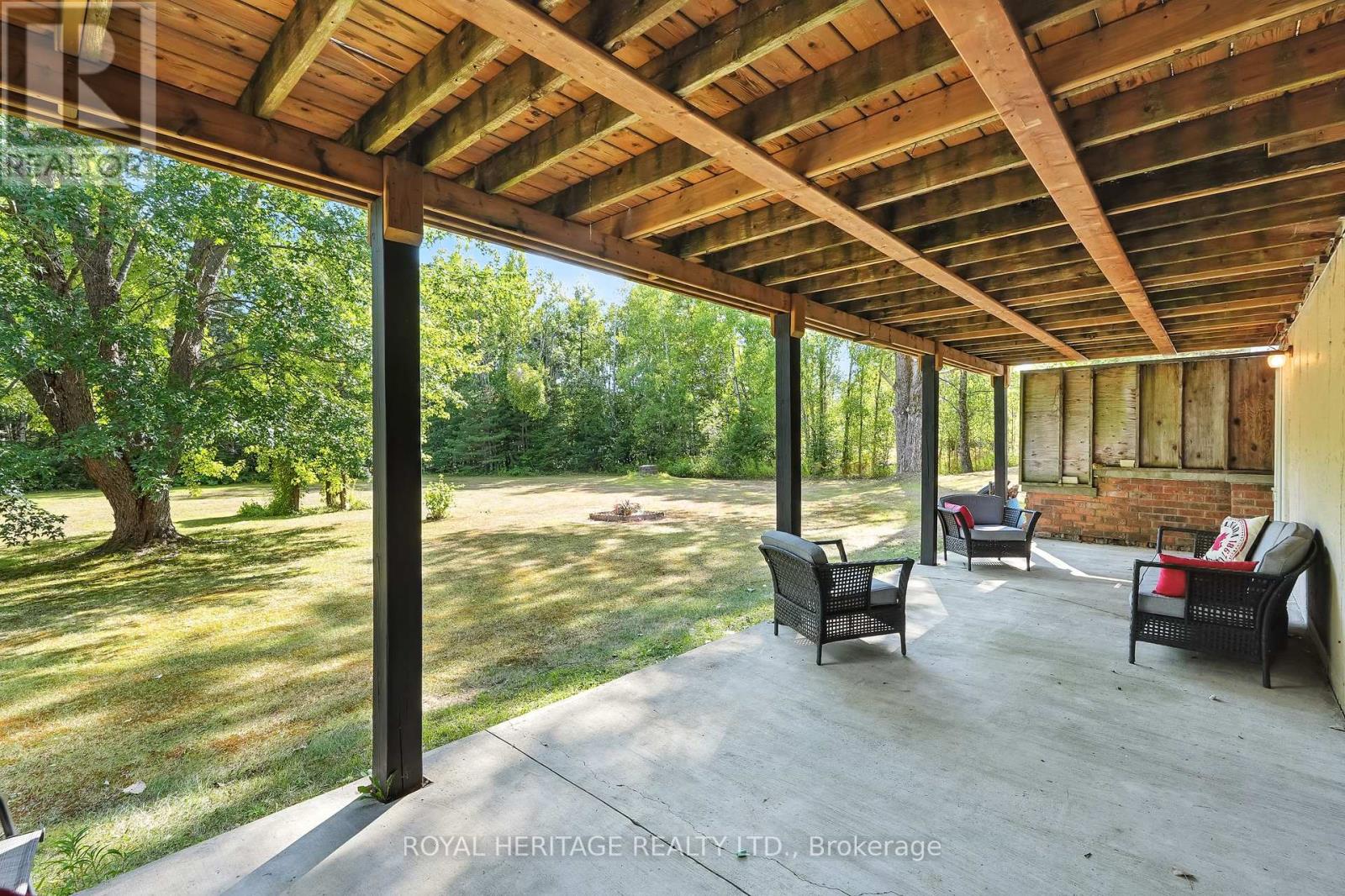 Single Family House Raised bungalow for Sale in  HALIBURTON COUNTY ROAD  ROAD Highlands East (Glamorgan) 