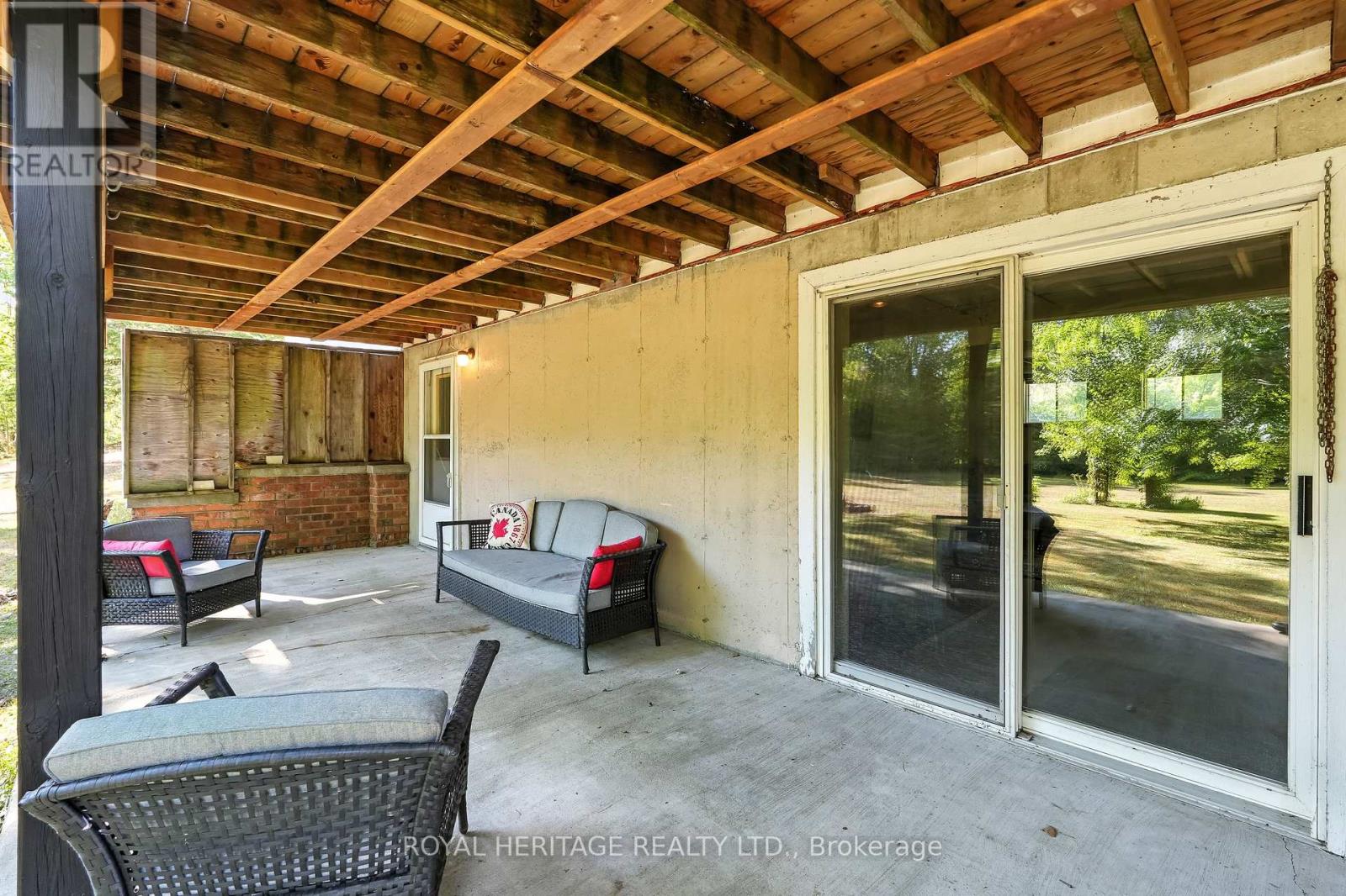 Single Family House Raised bungalow for Sale in  HALIBURTON COUNTY ROAD  ROAD Highlands East (Glamorgan) 