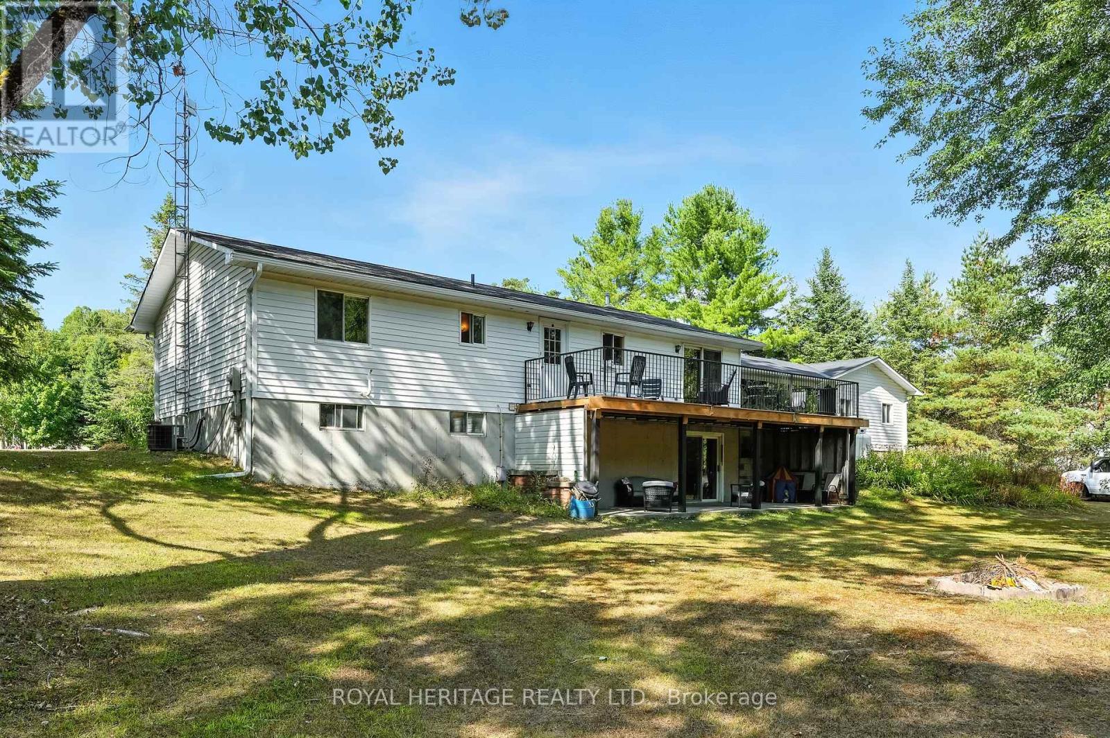 Single Family House Raised bungalow for Sale in  HALIBURTON COUNTY ROAD  ROAD Highlands East (Glamorgan) 