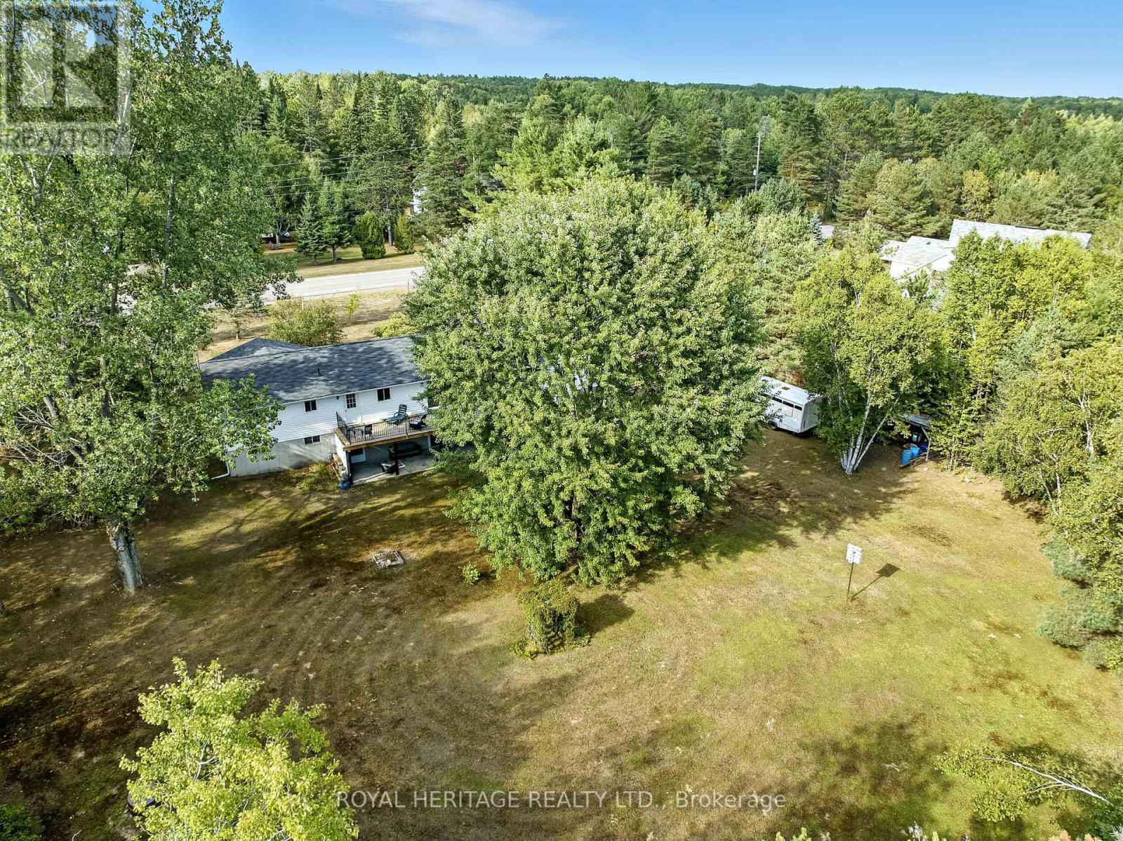 Single Family House Raised bungalow for Sale in  HALIBURTON COUNTY ROAD  ROAD Highlands East (Glamorgan) 