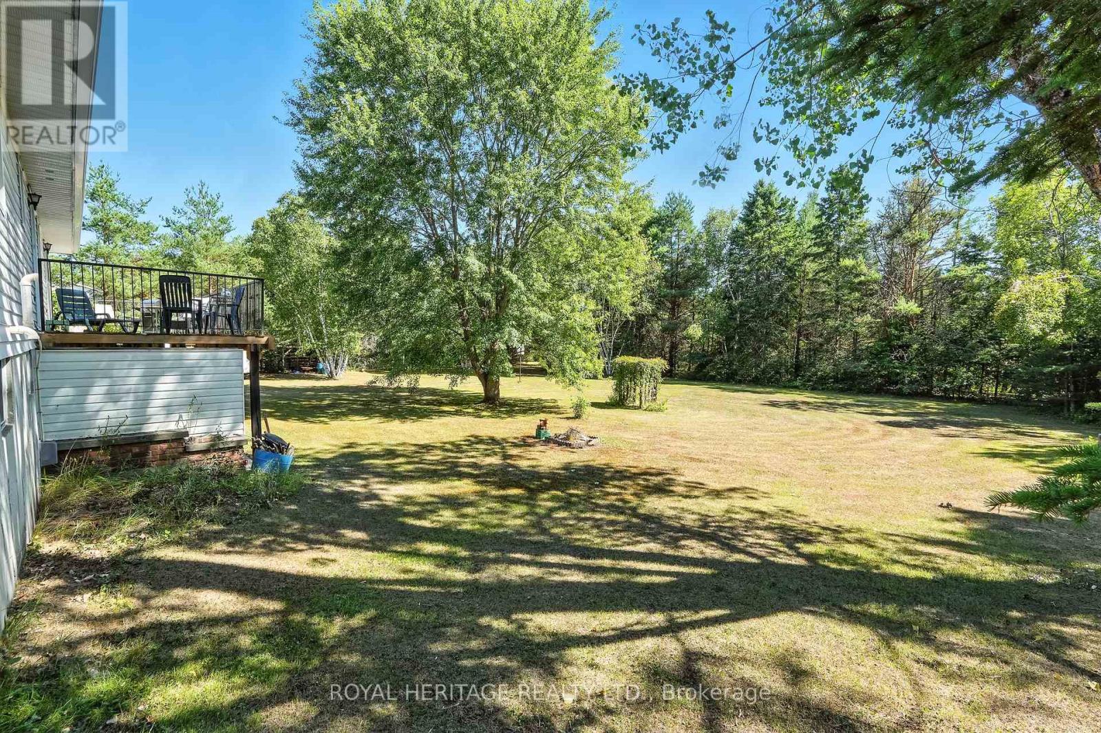 Single Family House Raised bungalow for Sale in  HALIBURTON COUNTY ROAD  ROAD Highlands East (Glamorgan) 