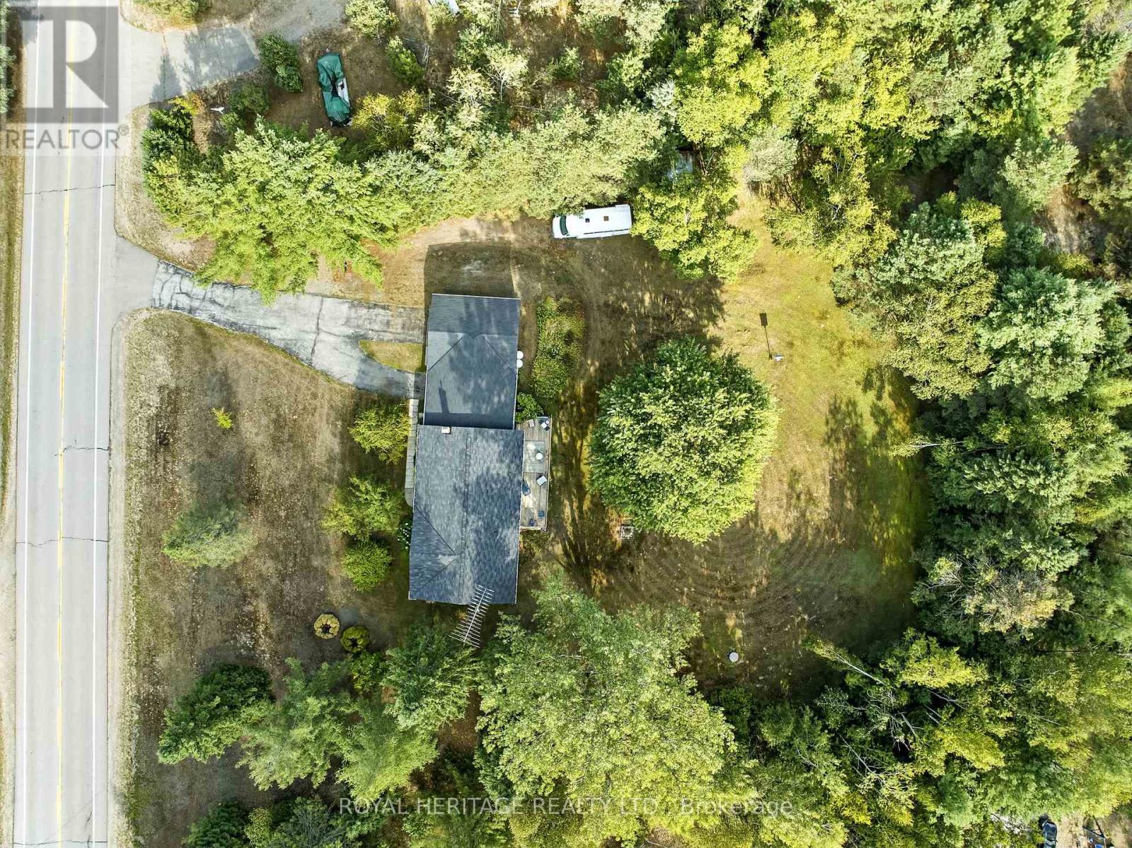 Single Family House Raised bungalow for Sale in  HALIBURTON COUNTY ROAD  ROAD Highlands East (Glamorgan) 