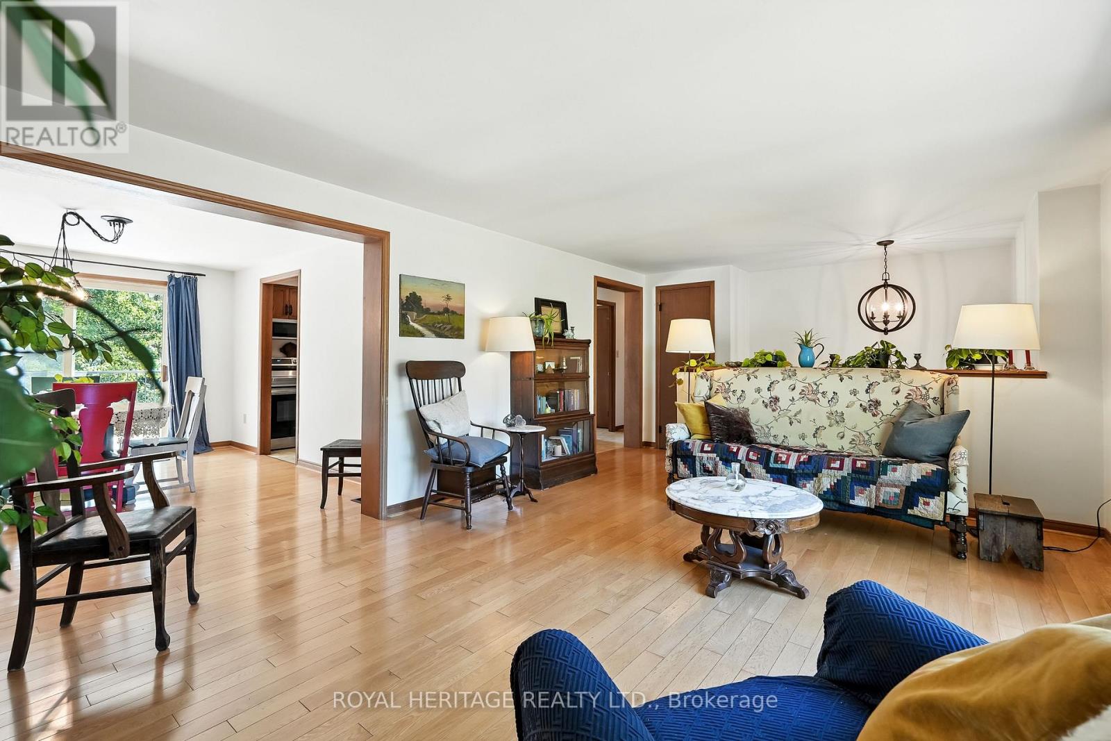 Single Family House Raised bungalow for Sale in  HALIBURTON COUNTY ROAD  ROAD Highlands East (Glamorgan) 