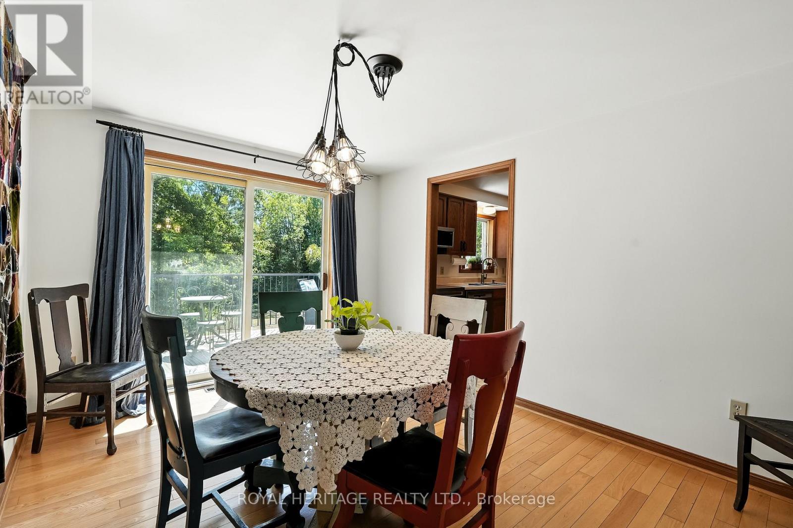 Single Family House Raised bungalow for Sale in  HALIBURTON COUNTY ROAD  ROAD Highlands East (Glamorgan) 